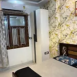 Independent 1 Bhk Apartment In New Delhi