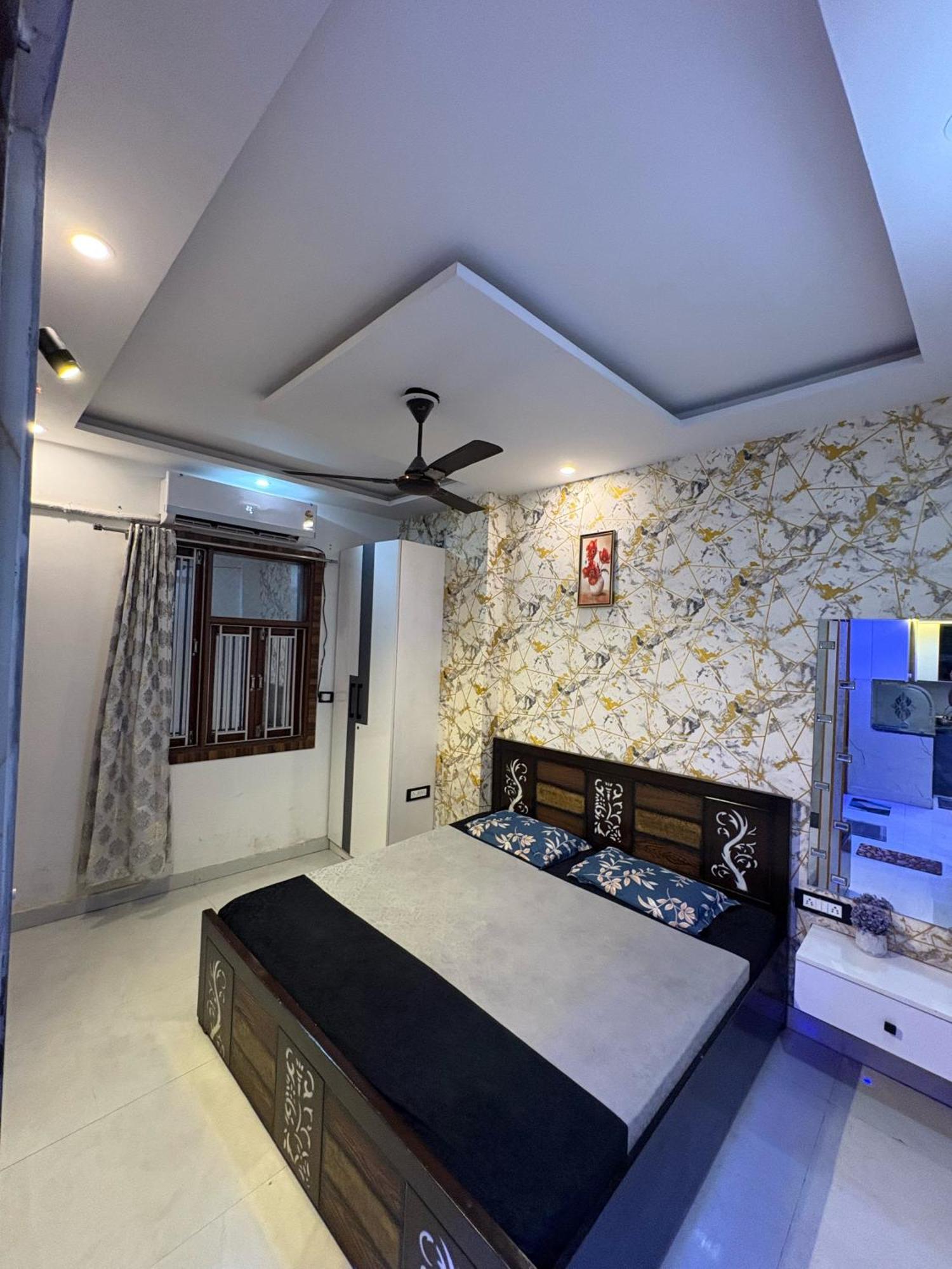 Independent 1 Bhk In * New Delhi